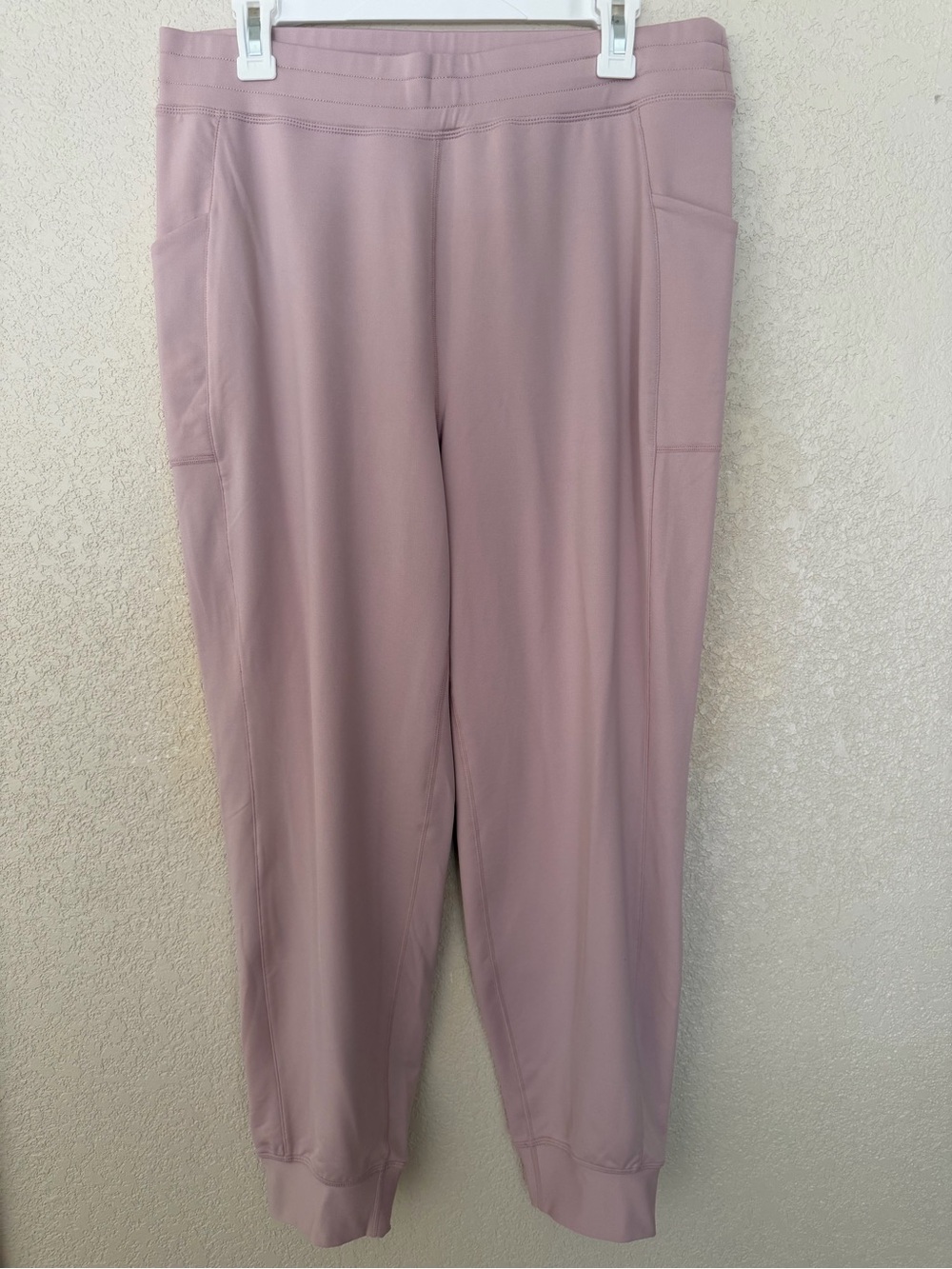 Fabletics Light Pink Jogger Leggings Women’s XL Cropped Athletic Pants Pockets